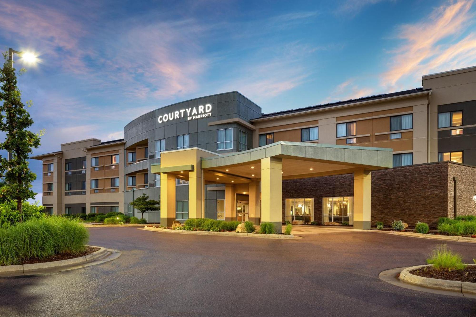 Courtyard Mankato Hotel & Event Center Exterior foto