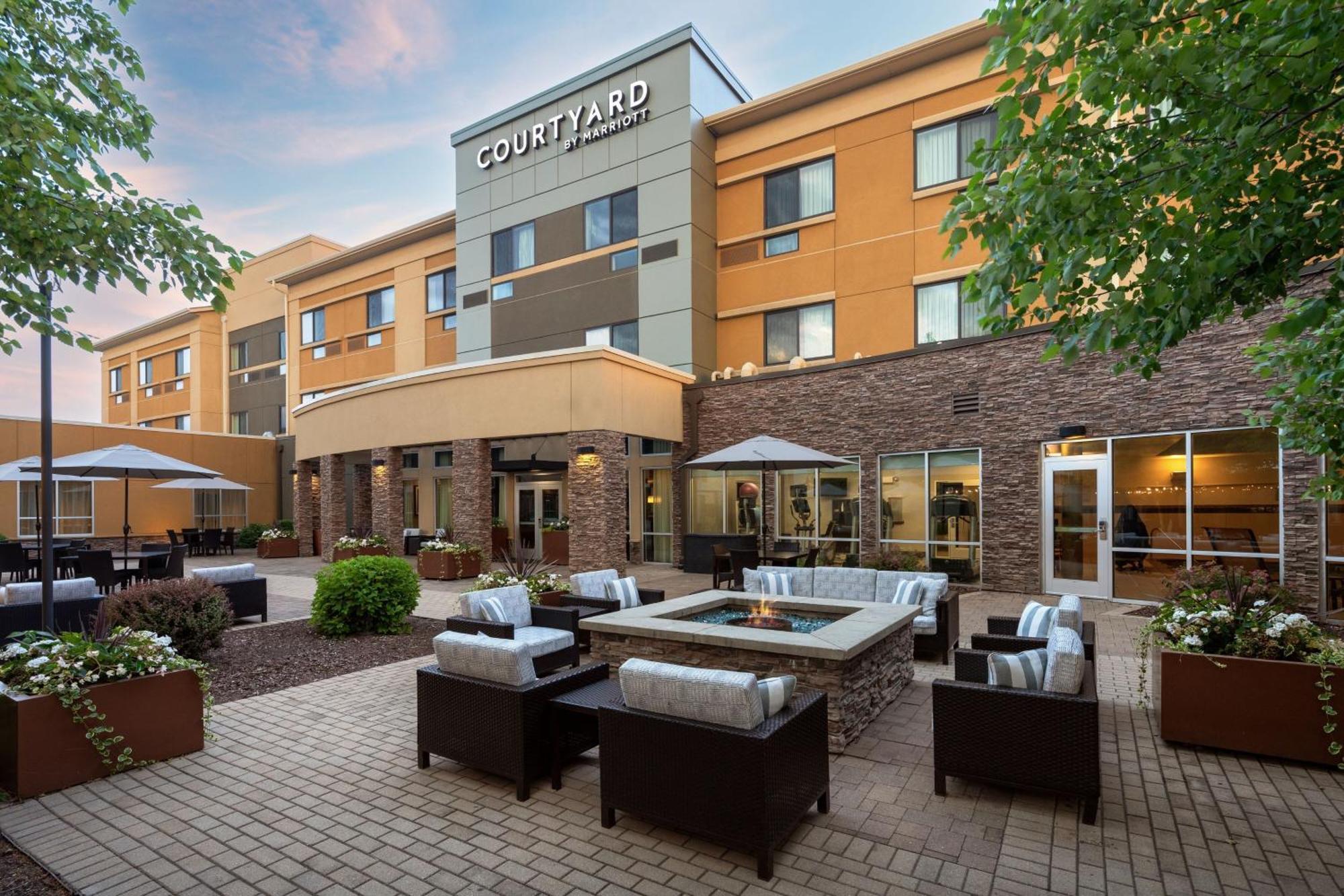 Courtyard Mankato Hotel & Event Center Exterior foto